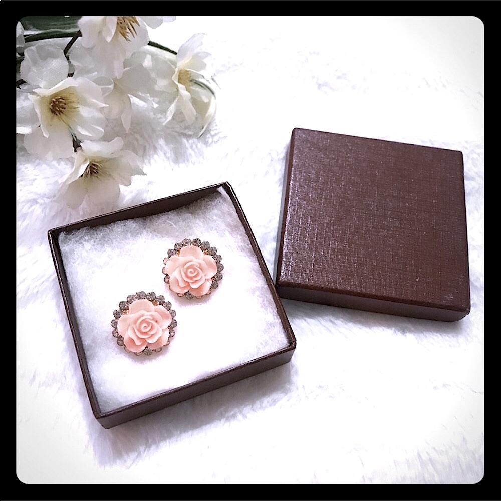 Lovely Peach Acrylic Rose w/💎Studs Halo Earrings - Picture 10 of 16